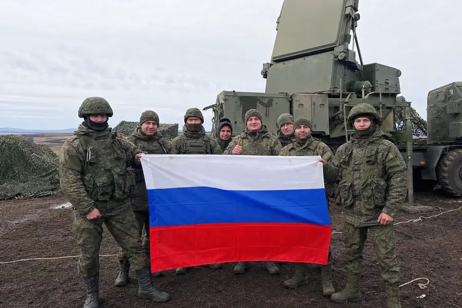 Бойцы ПВО с флагом у техники